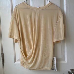 NWT lululemon lightweight mesh reversible yoga tee size 4